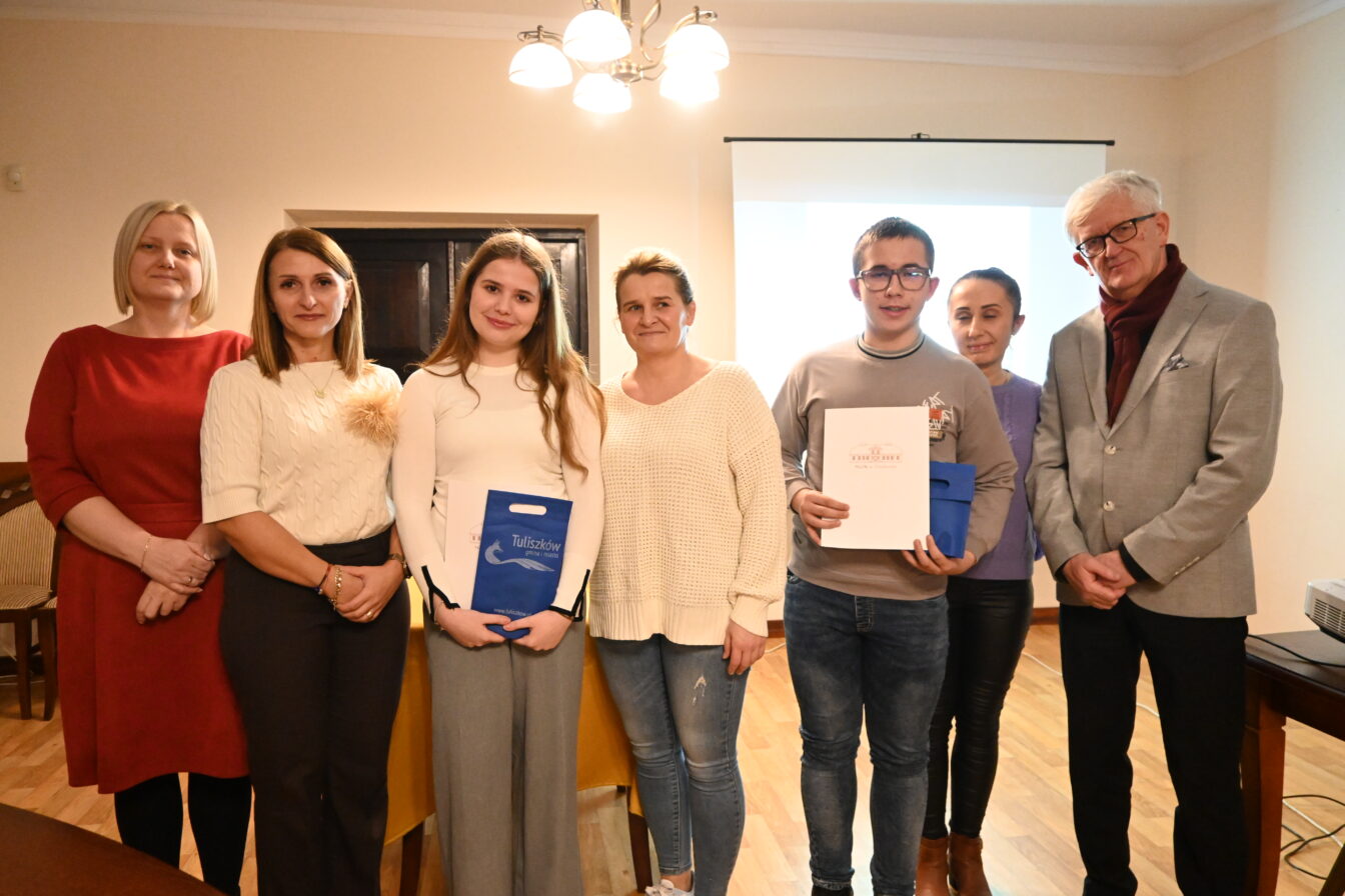 Zdjęcia z wręczenia nagród i dyplomów w konkursie literackim Tacy Jesteśmy"